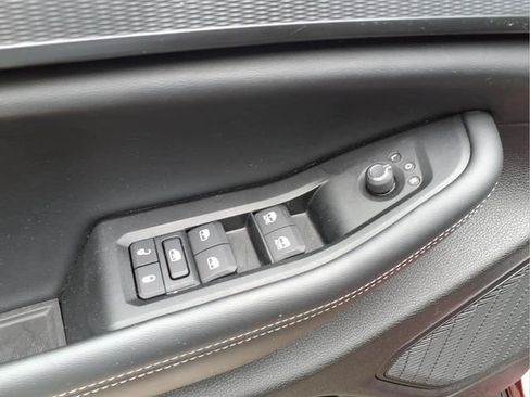 Used 2025 Jeep Grand Cherokee Laredo w/ Luxury Tech Group I AWD/4WD image 15