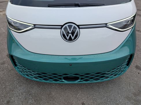 Used 2025 Volkswagen ID. Buzz Pro S Plus RWD image 12
