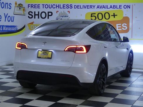 Used 2023 Tesla Model Y AWD image 7