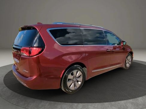 Used 2020 Chrysler Pacifica Limited FWD image 4