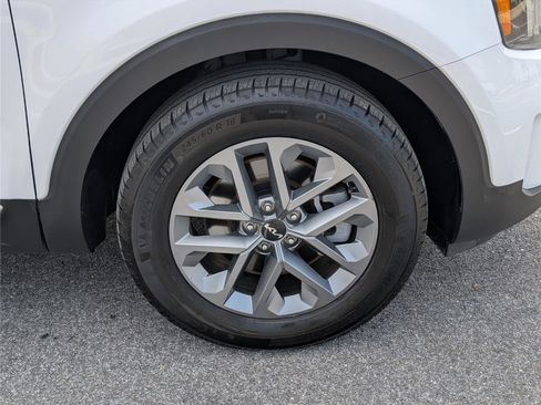 Used 2024 Kia Telluride LX image 9