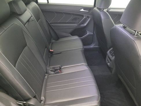 Used 2022 Volkswagen Tiguan SE image 19