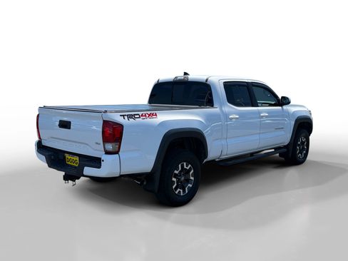 Used 2017 Toyota Tacoma TRD Off-Road AWD/4WD image 5