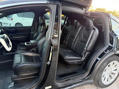Used 2018 Tesla Model X 75D image 16