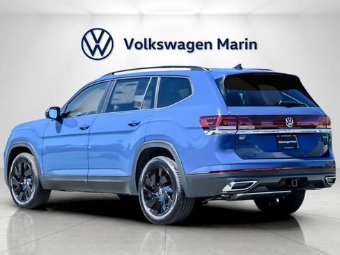 New 2026 Volkswagen Atlas SE w/ Panoramic Sunroof Package image 3