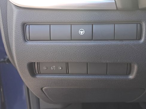 Certified 2023 Nissan Rogue SV image 32