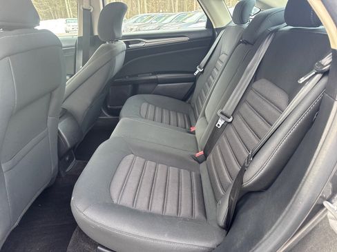 Used 2018 Ford Fusion SE image 9