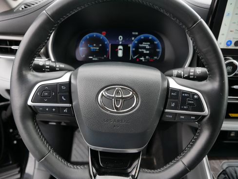 Used 2023 Toyota Highlander Limited image 26