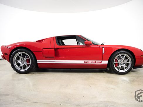 Used 2006 Ford GT RWD image 2