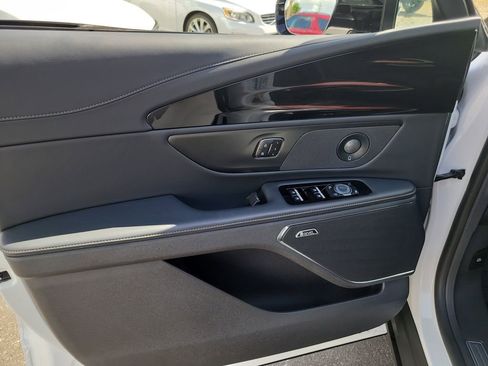 Used 2024 Lincoln Nautilus Reserve w/ Equipment Group 202A image 14