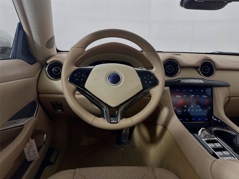 New 2025 Karma Revero Luxury RWD image 3