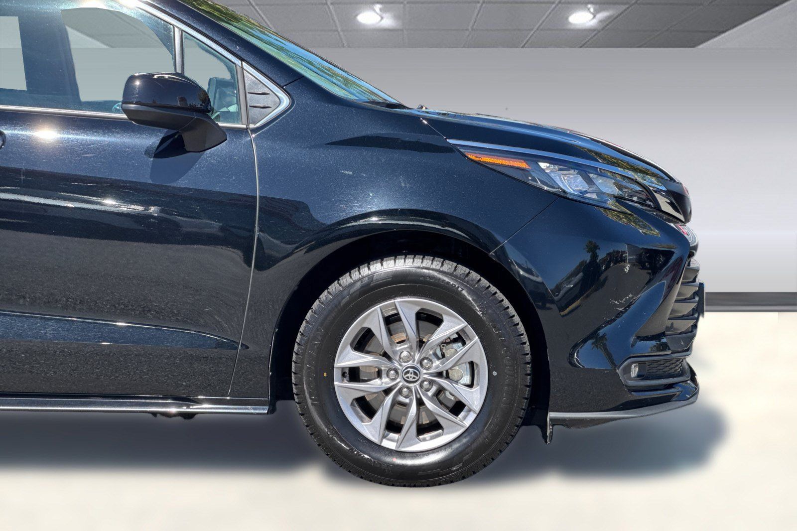 Used 2026 Toyota Sienna XLE FWD image 35