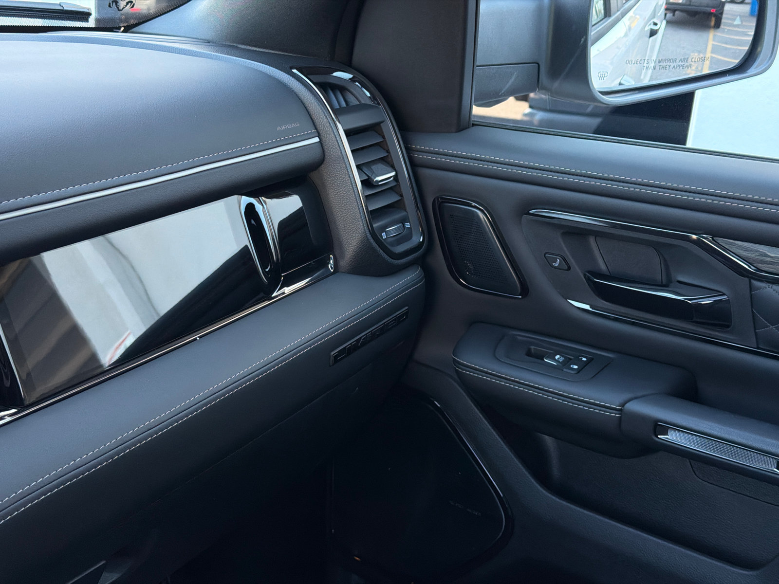 Used 2025 RAM 1500 Limited AWD/4WD image 34