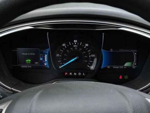 Used 2018 Ford Fusion S FWD image 33