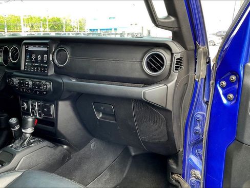 Used 2018 Jeep Wrangler Unlimited Sahara image 16