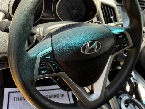 Used 2015 Hyundai Veloster FWD image 15