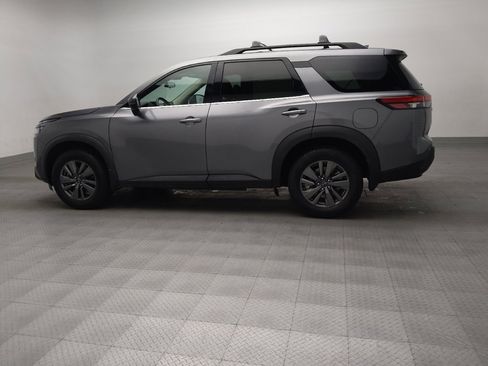 Used 2022 Nissan Pathfinder SV image 3
