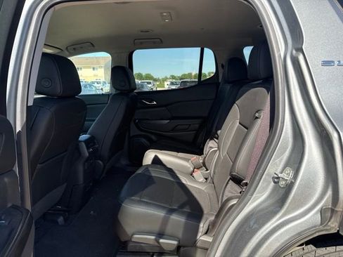 Used 2023 GMC Acadia SLT w/ Preferred Package AWD/4WD image 18
