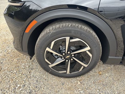 New 2026 Chevrolet Equinox EV LT image 13