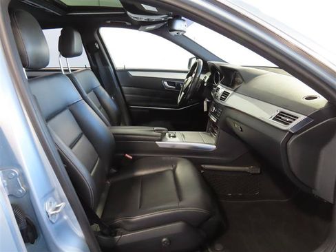 Used 2016 Mercedes-Benz E 350 4MATIC Sedan w/ Premium Package image 36