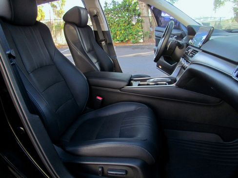 Used 2018 Honda Accord Touring image 14