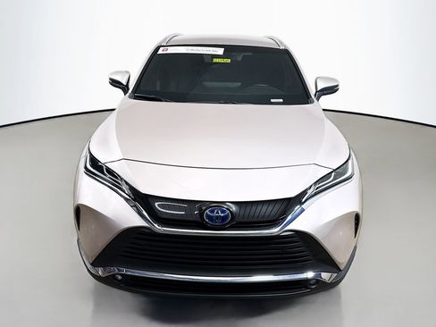 Used 2024 Toyota Venza XLE AWD/4WD image 2