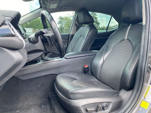 Used 2022 Toyota Camry SE image 10