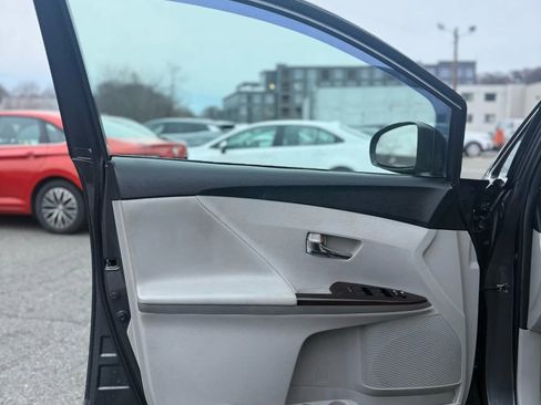 Used 2010 Toyota Venza AWD image 25