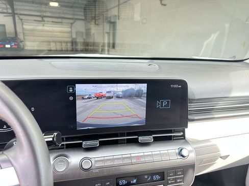 Used 2025 Hyundai Kona SEL image 17