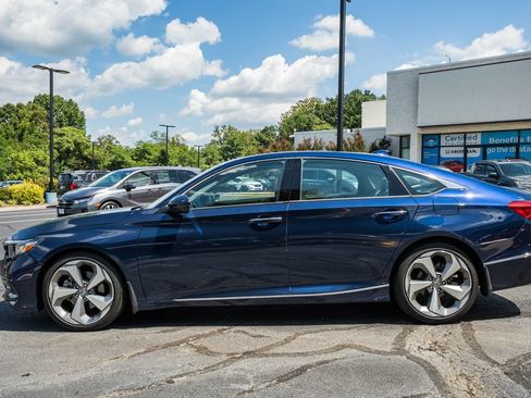 Used 2018 Honda Accord Touring image 4