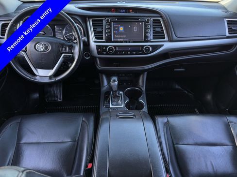 Used 2019 Toyota Highlander XLE image 14
