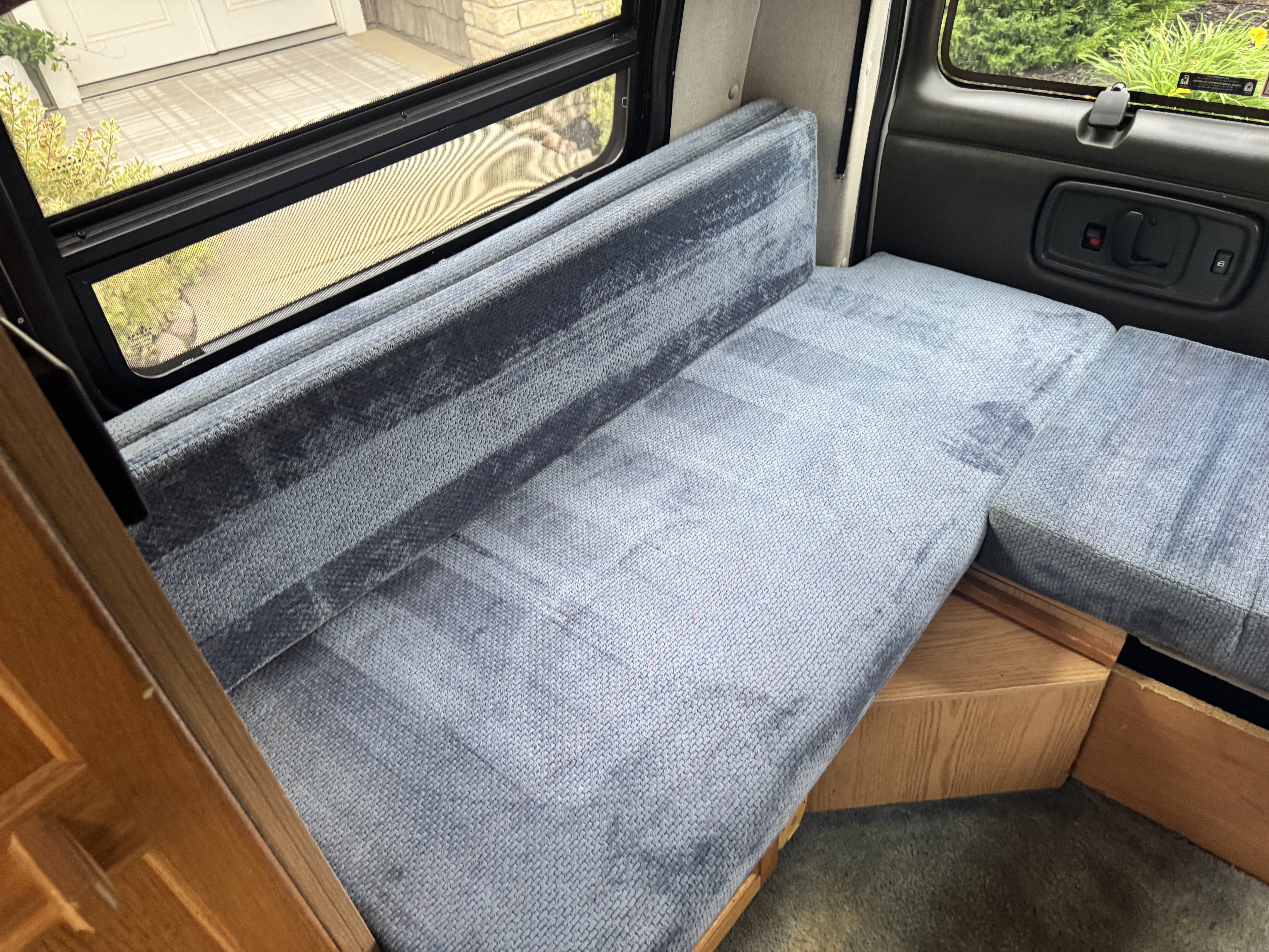 Used 2002 Chevrolet Express 3500 Extended w/ Preferred Equipment Group 2 RWD image 29