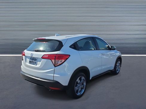 Used 2017 Honda HR-V LX image 3