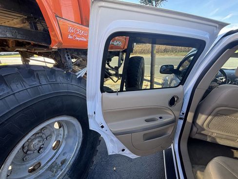 Used 2010 Chevrolet HHR LT image 21