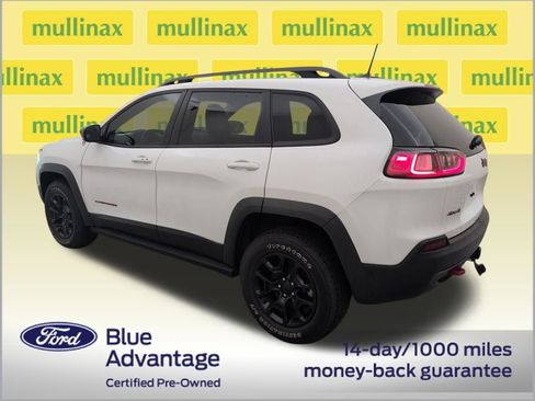 Used 2020 Jeep Cherokee Trailhawk image 11