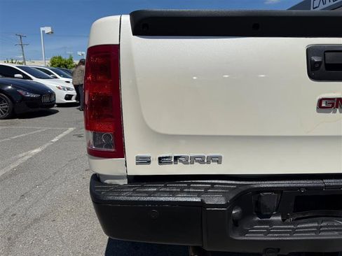 Used 2013 GMC Sierra 1500 SLT w/ SLT White Diamond Edition AWD/4WD image 22