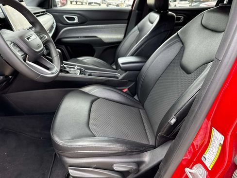Used 2024 Jeep Compass Latitude w/ Altitude Special Edition AWD/4WD image 16