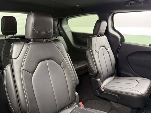 New 2026 Chrysler Pacifica Select image 20