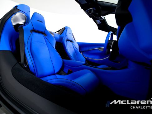 Used 2025 McLaren Artura Spider image 20