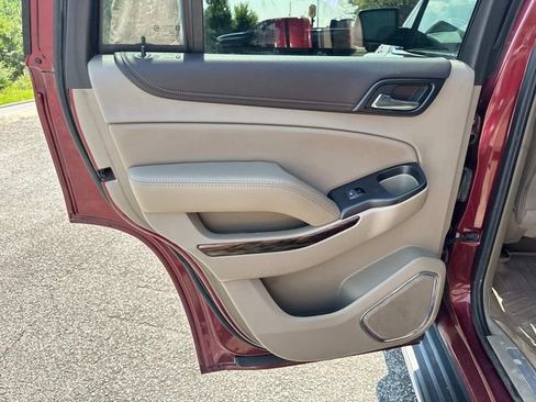 Used 2019 GMC Yukon SLT w/ Open Road Package AWD/4WD image 16