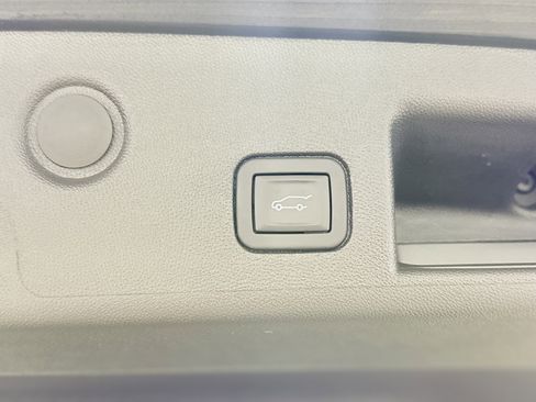 Used 2023 Chevrolet Equinox LT image 11