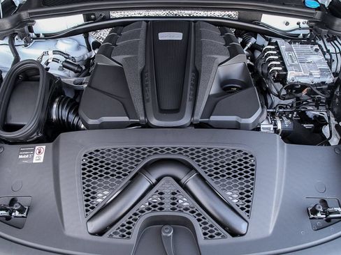 Certified 2023 Porsche Macan Turbo AWD/4WD image 21