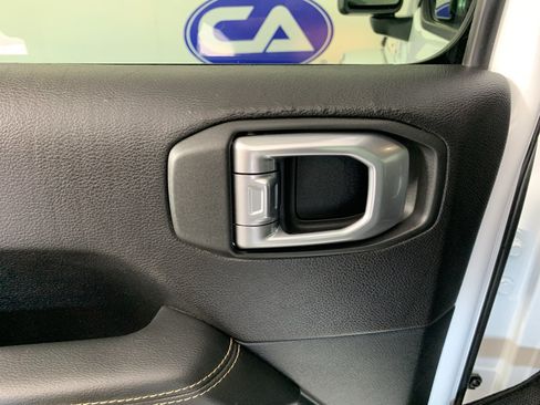 Used 2019 Jeep Wrangler Unlimited Sahara AWD/4WD image 30