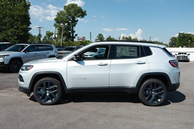 New 2026 Jeep Compass Latitude AWD/4WD image 9