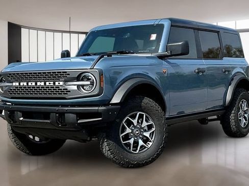 Used 2025 Ford Bronco Badlands AWD/4WD image 3