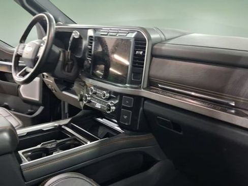 Used 2023 Ford F250 Platinum AWD/4WD image 21