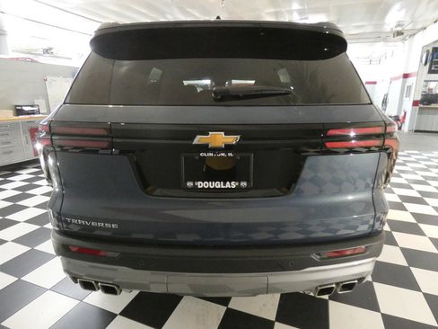 Used 2025 Chevrolet Traverse LT image 5