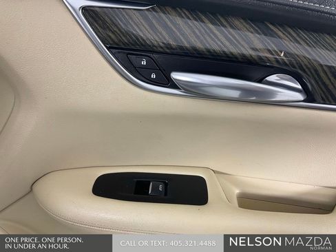 Used 2017 Cadillac XT5 FWD image 22