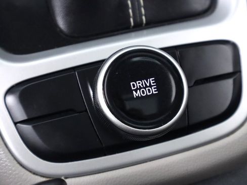 Used 2022 Hyundai Venue SEL w/ Cargo Package FWD image 25