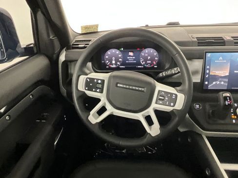 Used 2025 Land Rover Defender 90 S image 14